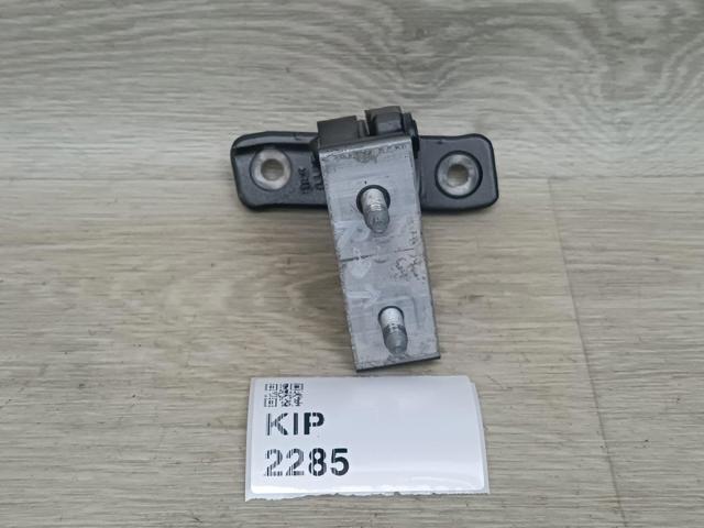 Завеса двери передней правой A2057200237 MERCEDES