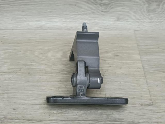 A2057200237 MERCEDES Петля двери передней правой купить в Чернигов