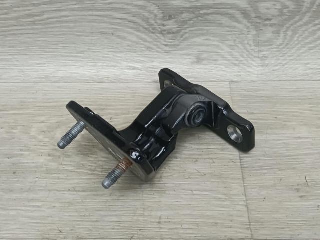 MERCEDES A2057300237 Петля двери задней правой в наличии Днепр