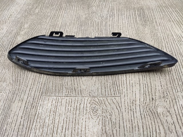 MERCEDES A2058851623 Заглушка (решетка) противотуманных фар бампера переднего правая в наличии Винница