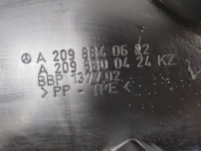 Подкрыльник переднего крыла, правый A2098840622 MERCEDES