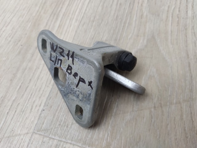 MERCEDES A2117201537 Петля двери передней левой в наличии Харьков