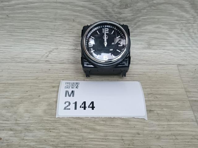 Часы в салон, на панели A2138272000 MERCEDES