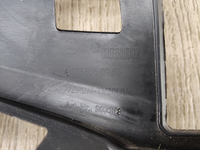 MERCEDES A2138850965 Кронштейн бампера переднего левый в наличии Киев