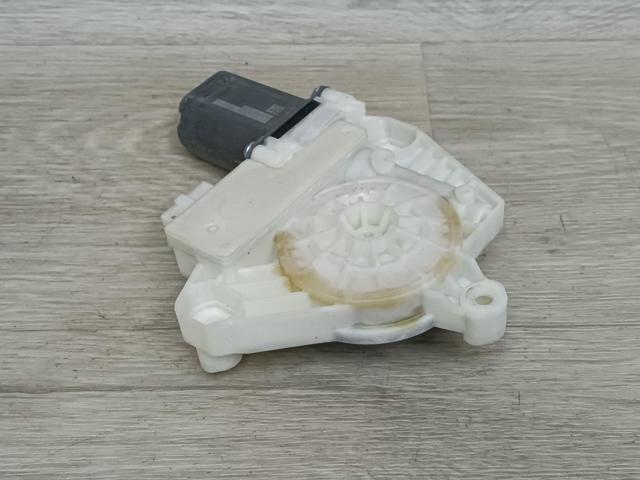 Мотор стеклоподъемника двери передней, правой A2139069501 MERCEDES