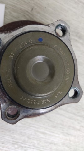 Задняя шпиндель A2463340006 MERCEDES