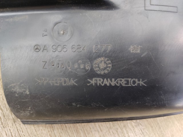 Подкрылок переднего крыла, левый задний A9066841277 MERCEDES