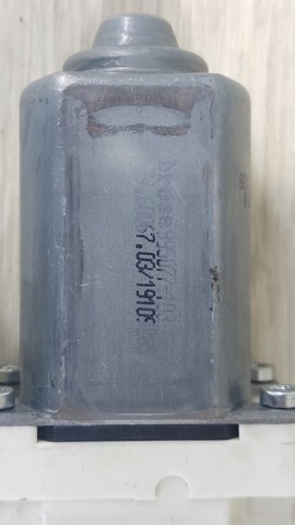 AH2214B552AA LAND ROVER Мотор стеклоподъемника двери передней правой купить в Чернигов