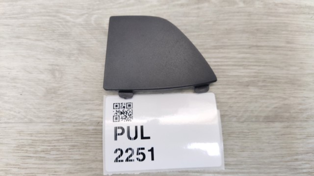 Заглушка решетки радиатора B63B50102 MAZDA