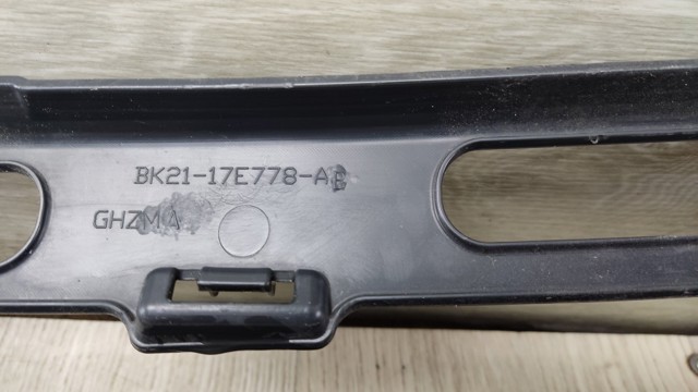 Кронштейн решетки радиатора BK2117E778AB FORD