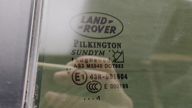 Стекло задней двери, левой CVB500210 LAND ROVER