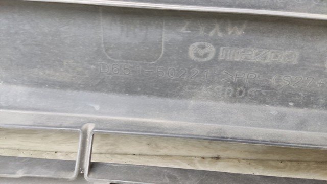 Бампер задний D65150221 MAZDA