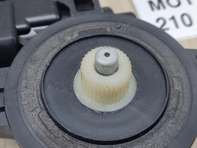 D6515858X MAZDA Мотор стеклоподъемника двери передней правой купить в Каменское