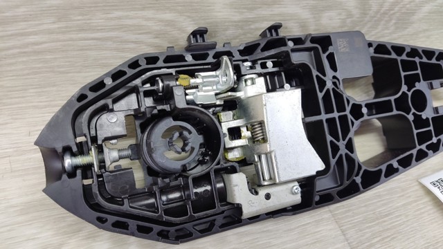 Держатель наружной ручки двери, передней правой DS73F22464BF FORD