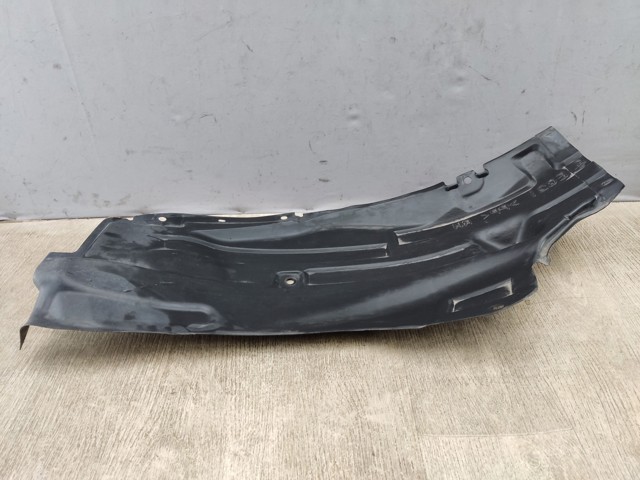 Правый подкрылок переднего крыла EG2156131A MAZDA