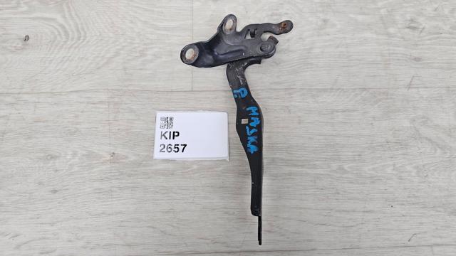 Правая петля капота  GJ6A52410A MAZDA