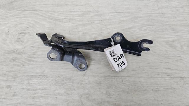 Шарнир капота левый GJ6A52420A MAZDA
