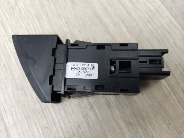 Кнопка аварийного сигнала GS1D664H0 MAZDA