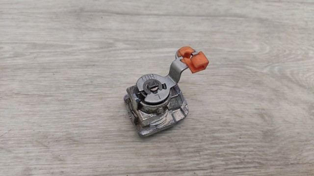 Личинка замка водительской двери H06016RA0B NISSAN