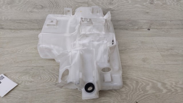 MAZDA KD3567480 Бачок омывателя в наличии Винница