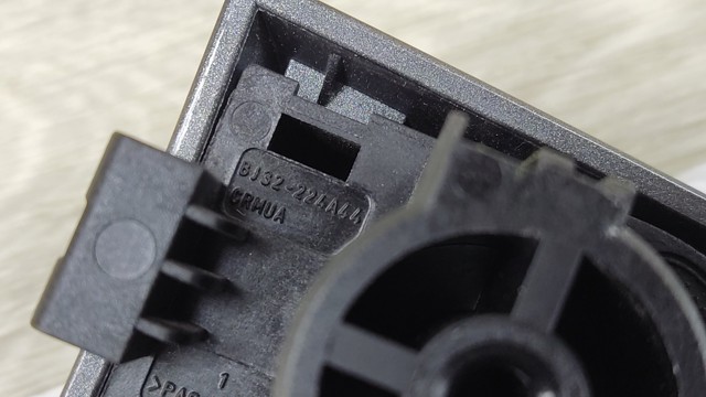 LR025406 Крышка ручки наружной двери передней левой купить Львов