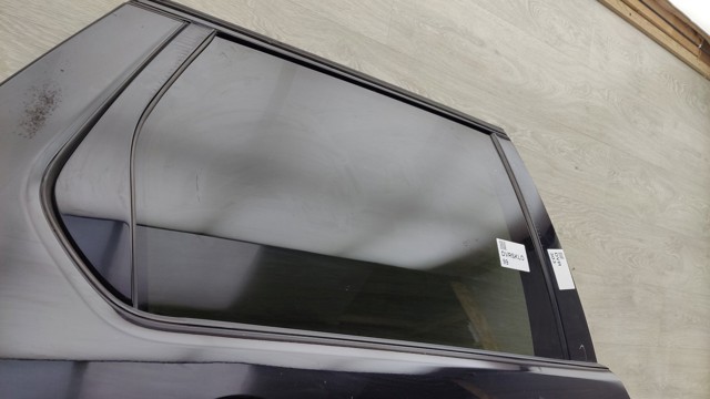 Стекло задней правой двери LR058833 LAND ROVER