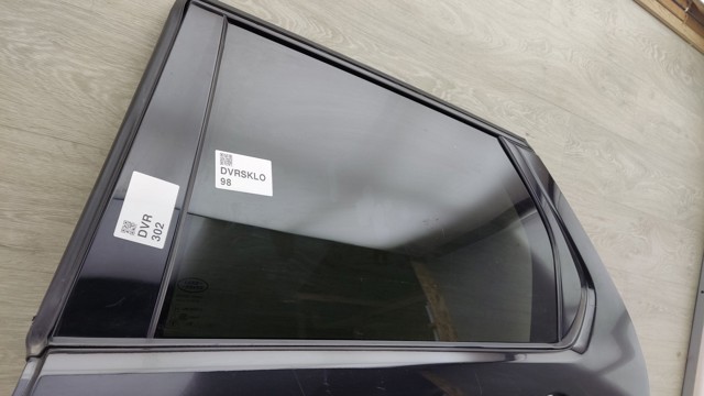 Стекло двери задней левой LR058836 LAND ROVER