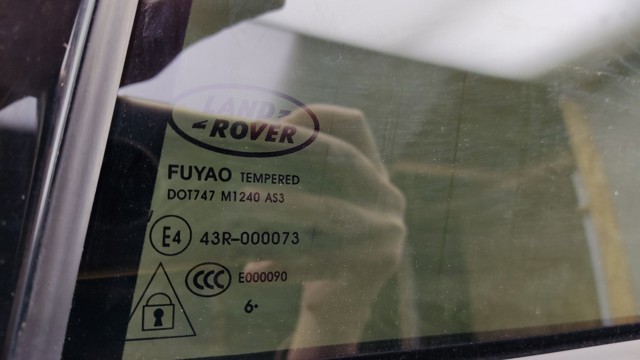 LR058836 LAND ROVER Стекло двери задней левой купить в Сумы