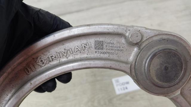 Рычаг передней подвески верхний, левый PT00001853 RIVIAN