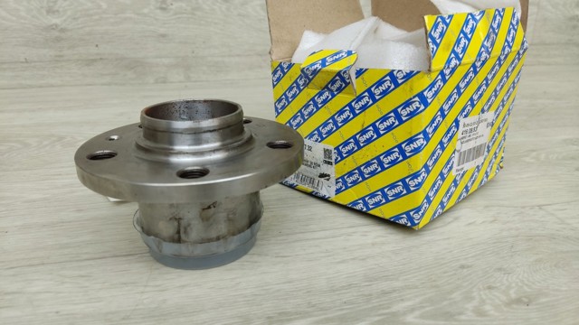 SNR R15732 Передняя ступица в наличии Ирпень