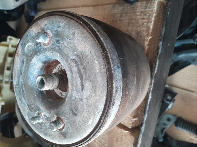 Пневмоподушка задняя 1095082 BMW