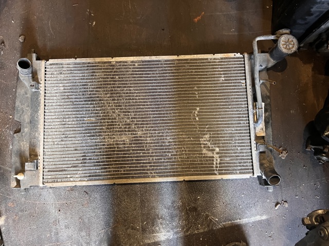 Радиатор водяной 1640021130 TOYOTA