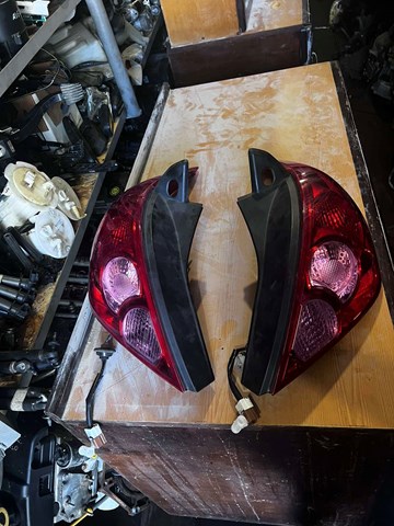 Задний левый стоп 26555EM00A NISSAN