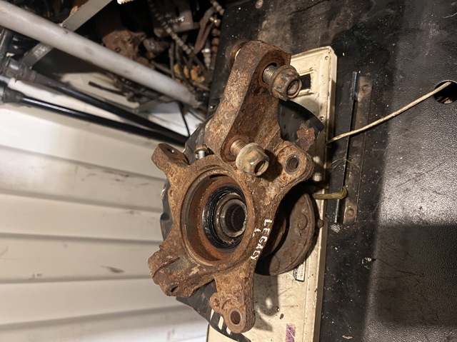 SUBARU 28012FC010 Цапфа передняя левая в наличии Ужгород