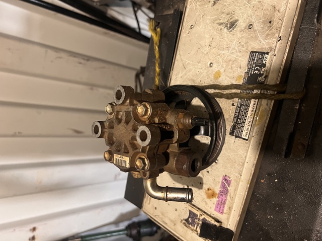 Помпа ГУР 4431002101 TOYOTA