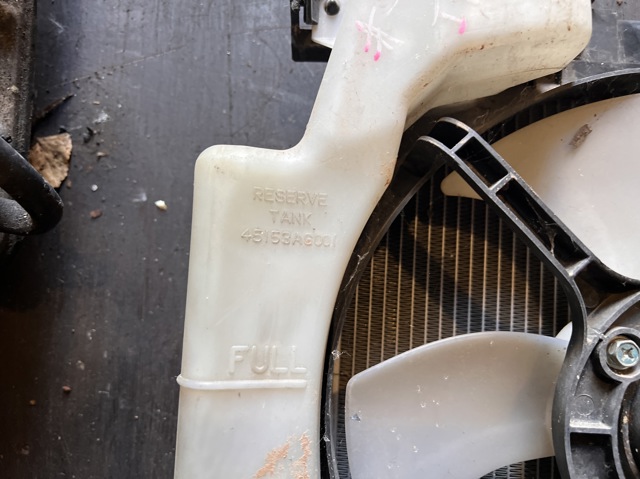  Расширительный бачок 45150AG000 SUBARU