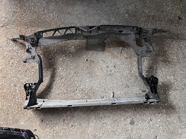 Суппорт радиатора в сборе Ауди А6 C7