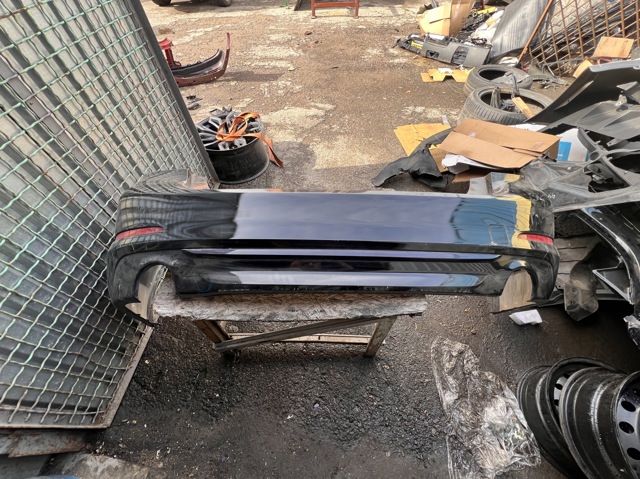 Задний бампер 51127475601 BMW