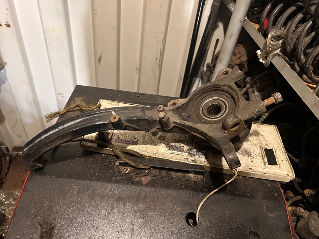 Цапфа поворотная левая 5171539600 HYUNDAI