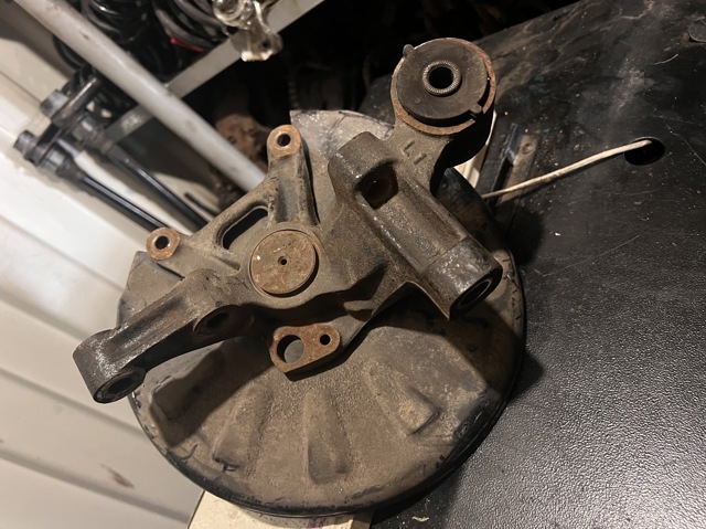 Кулак поворотный левый 527502F110 HYUNDAI