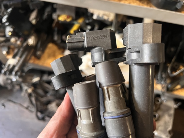 Катушка зажигания 56028138AB CHRYSLER