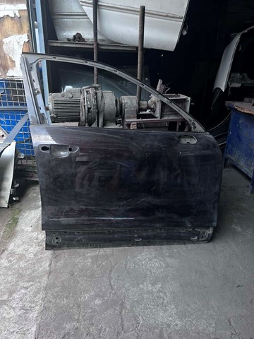 Пассажирская передняя дверь 7P0831312B VAG