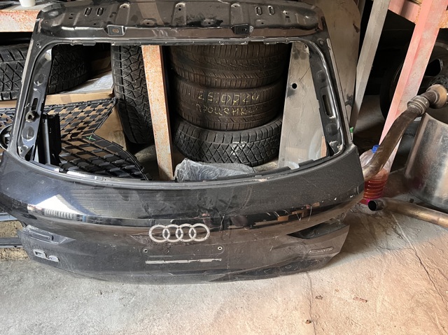 VAG 83F827025 Крышка багажника в наличии Тернополь