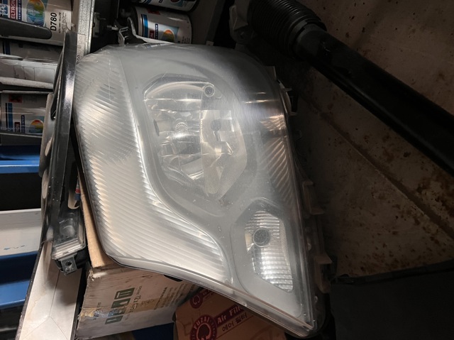 Фара основная левая 9068202361 MERCEDES