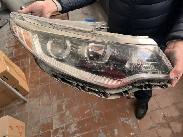 Правая блок фара 92102D5000 HYUNDAI