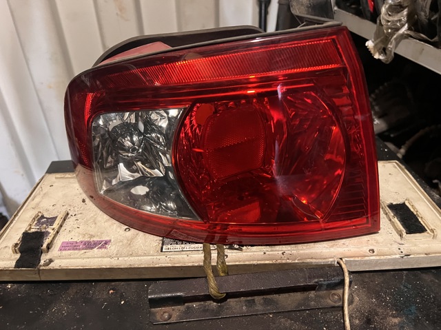 Задняя левая внешняя фара 924013C110 HYUNDAI