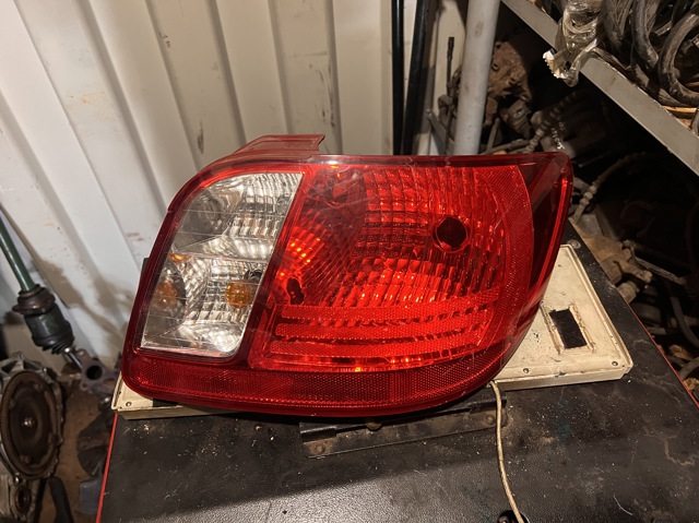 Задняя правая фара 924021G010 HYUNDAI