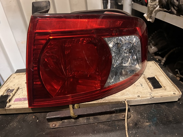Задний правый внешний фонарь 924023C110 HYUNDAI