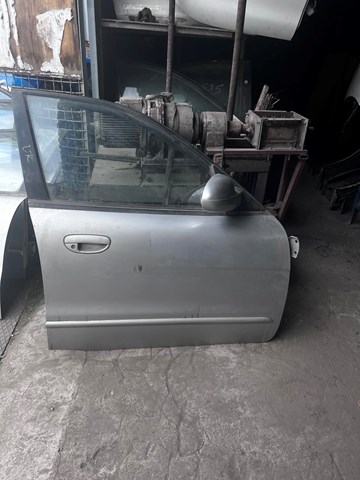 Пассажирская передняя дверь 96270897 GM