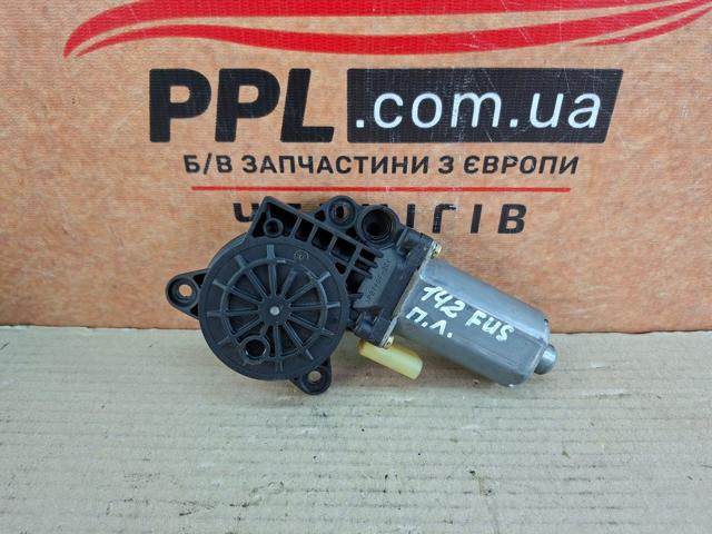 Мотор стеклоподъемника двери передней, левой 0130821938 FORD